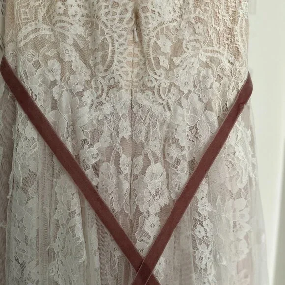 Willowby by Waters Geranium Wedding Dress - size 4, blush lining